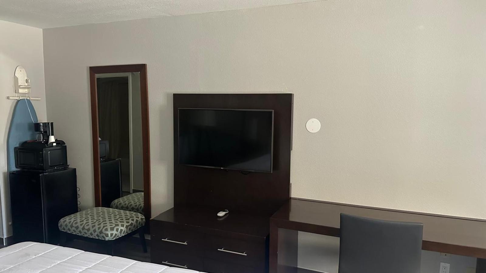 Executive Inn & Suites West Columbia Экстерьер фото